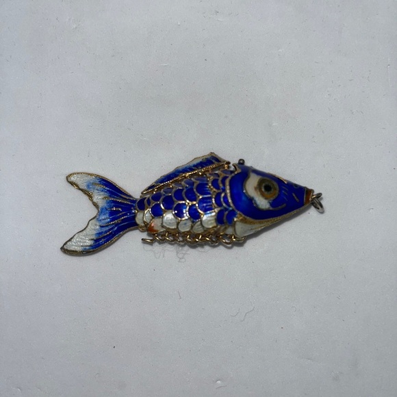 Vintage 2 3/4”Reticulated Fish Cobalt Blue/White Cloisonné Pendant - Picture 3 of 6